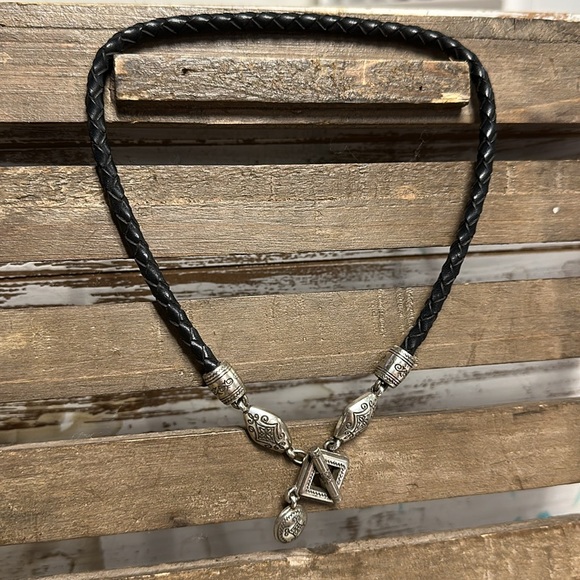CMS🖤Brighton great shape Vintage Etched black leather braided toggle necklace - Picture 3 of 7